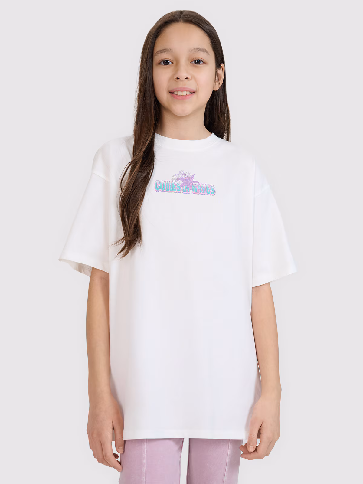 T-shirt oversize z nadrukiem dziewczęcy - czarny