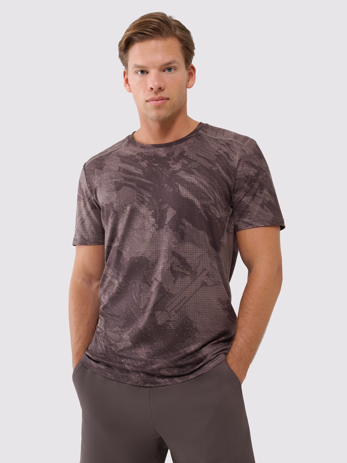 Koszulka treningowa regular szybkoschnąca męska - brązowa