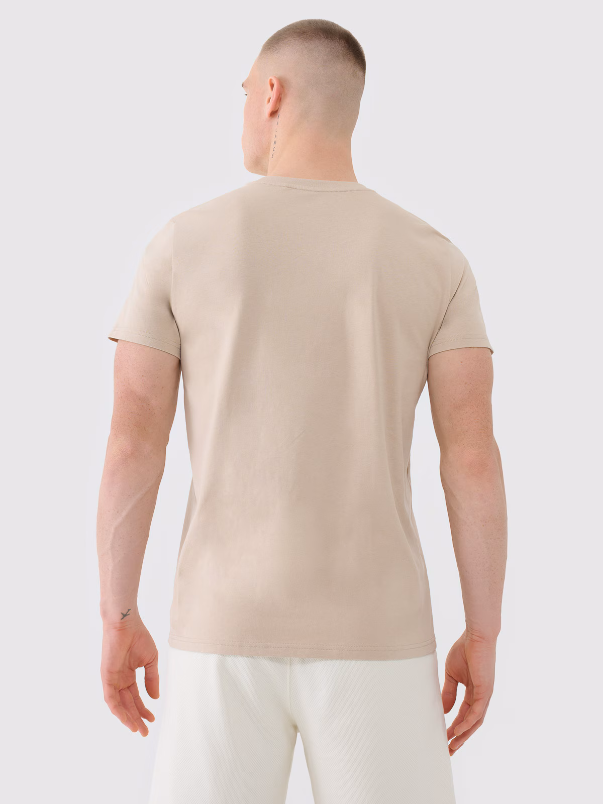 T-shirt regular z nadrukiem męski - beżowy