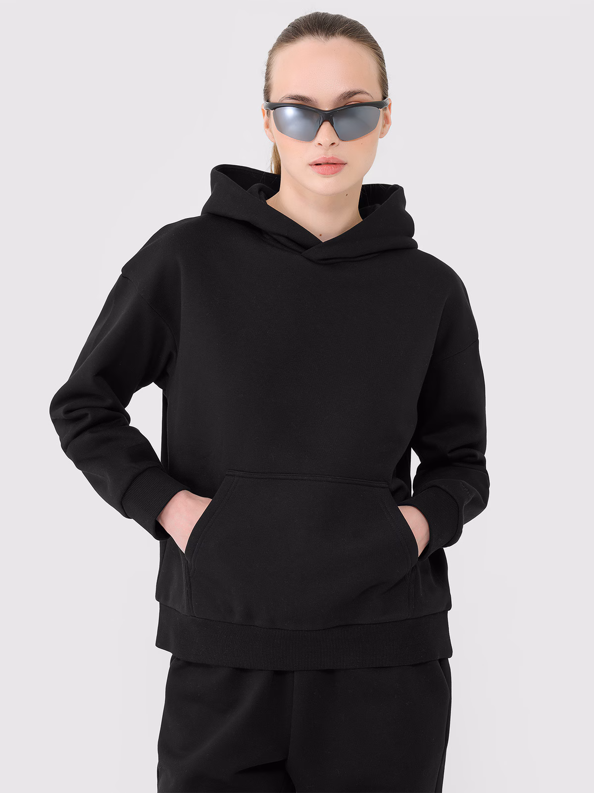 Bluza dresowa nierozpinana z kapturem damska Outhorn - czarna