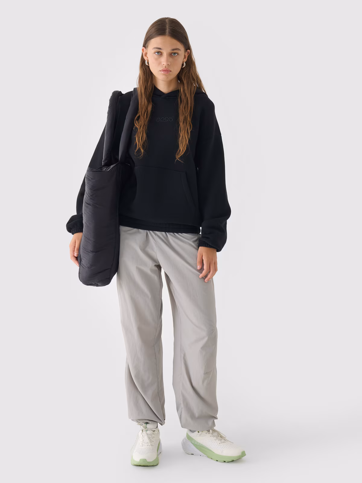 Bluza dresowa nierozpinana z kapturem damska Outhorn - różowa