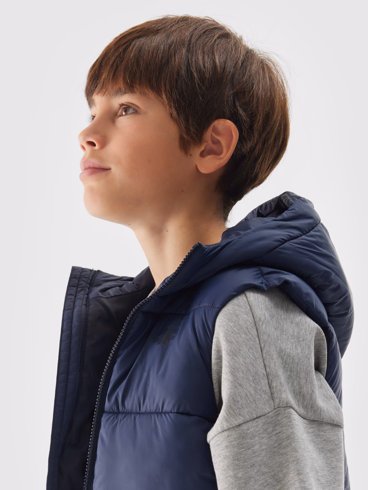 Bezrękawnik puchowy pikowany z kapturem chłopięcy - granatowy