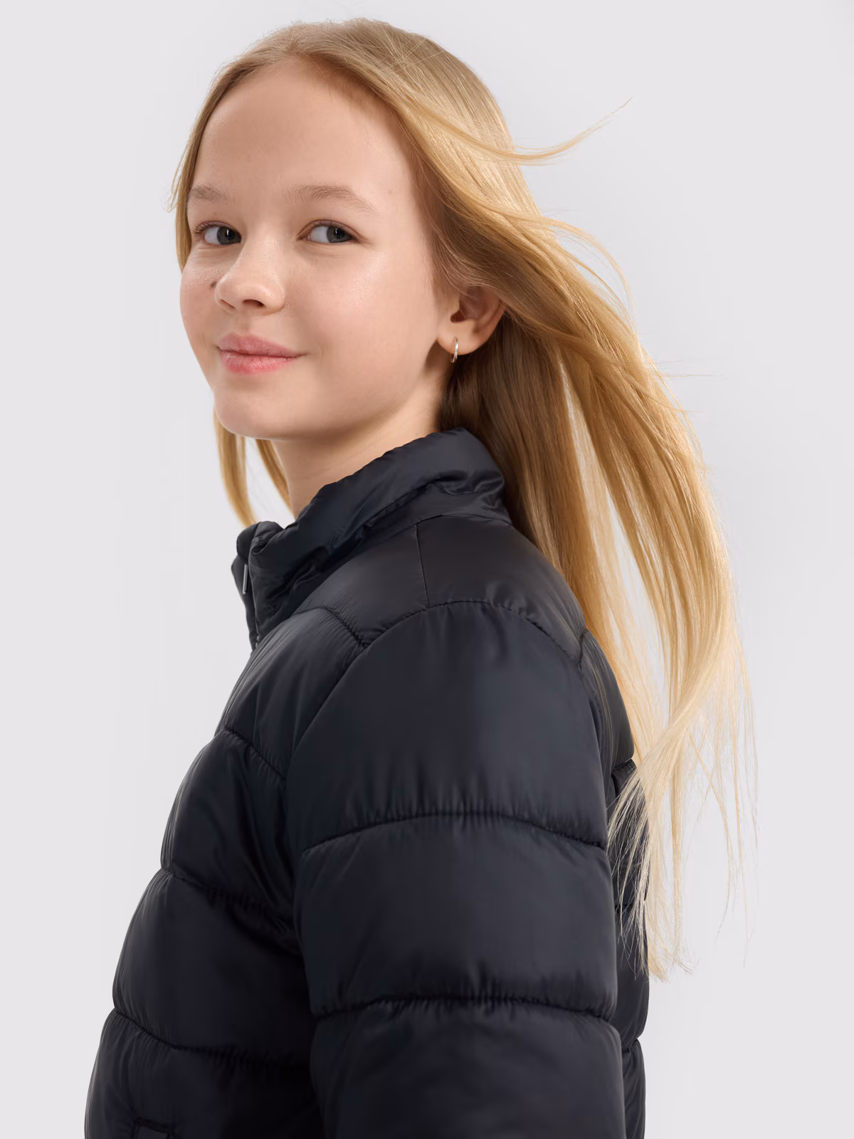 Kurtka puchowa z wypełnieniem syntetycznym dziewczęca - czarna