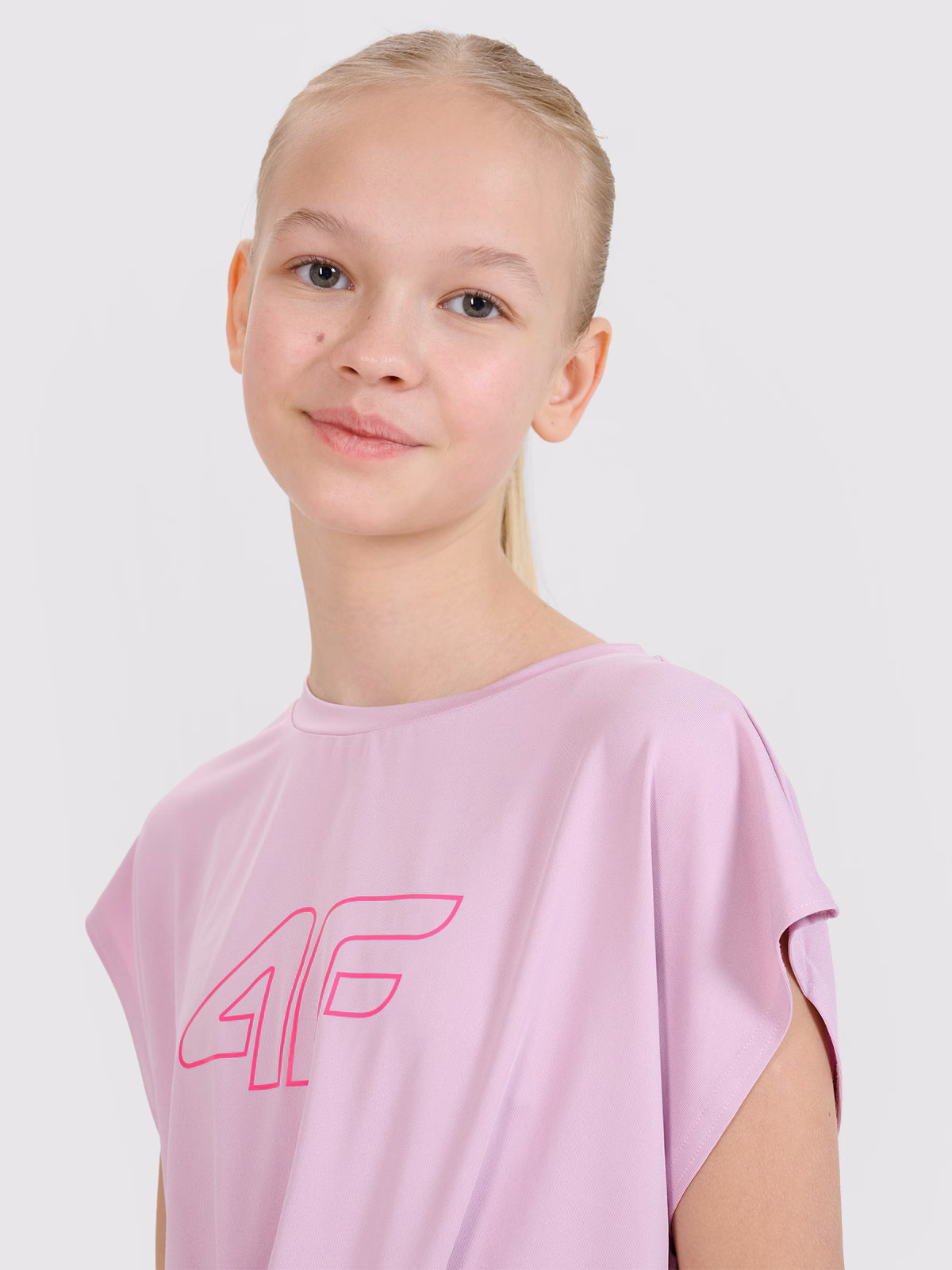 Crop-top sportowy regular z nadrukiem dziewczęcy - czarny