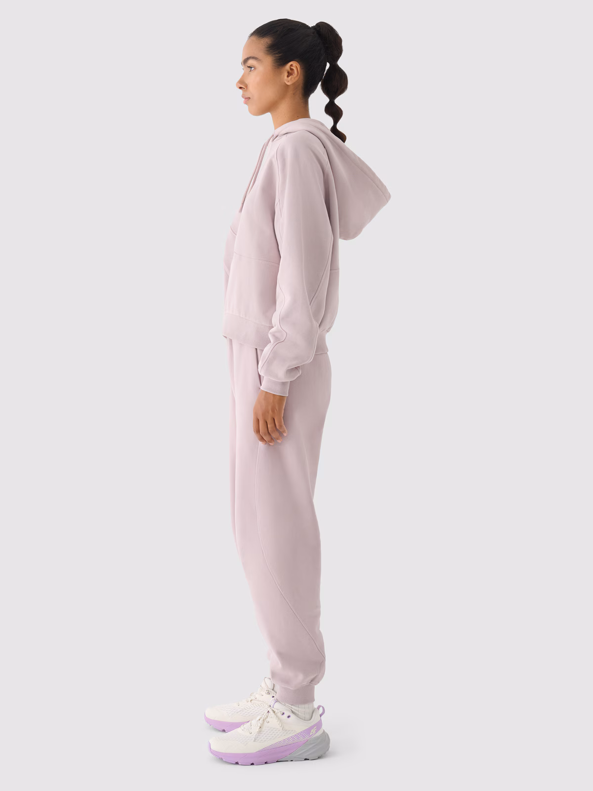 Spodnie dresowe oversize damskie 4F x Anna Lewandowska - czarne