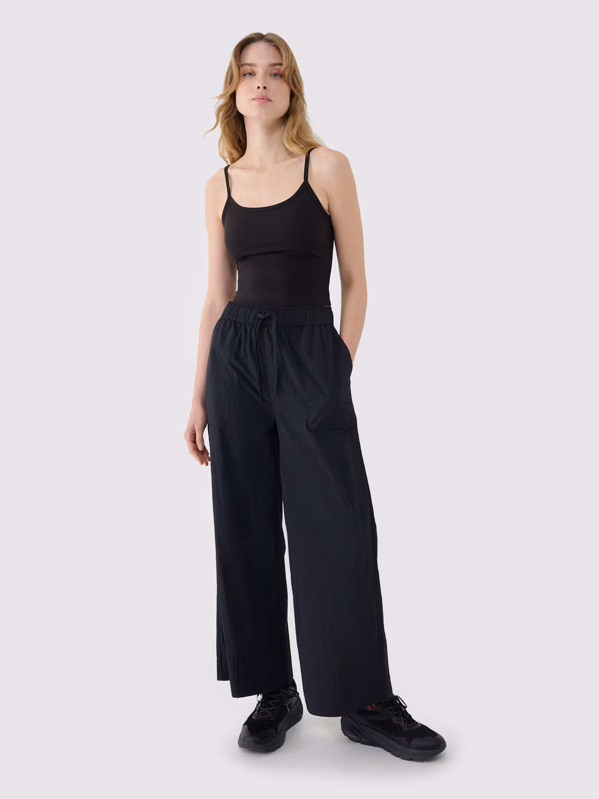 Spodnie casual z szerokimi nogawkami damskie - beżowe