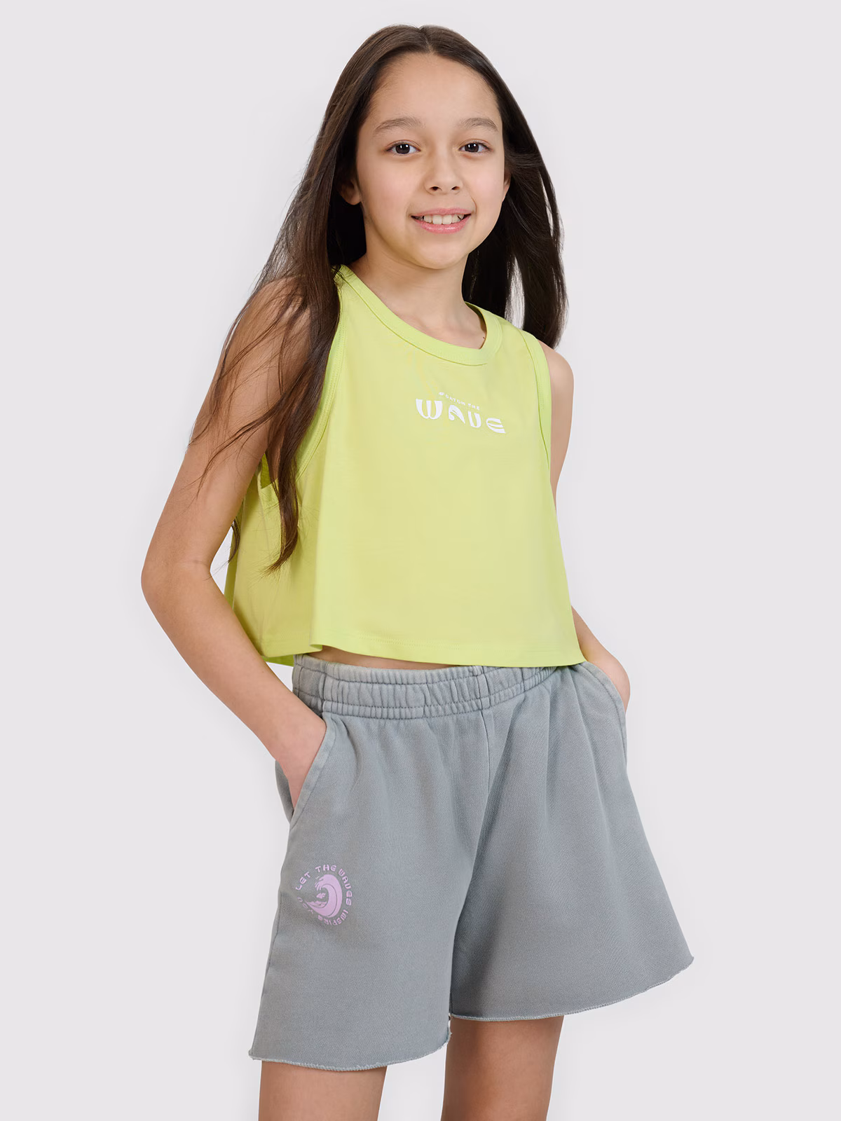 Crop top oversize z nadrukiem dziewczęcy - zielony