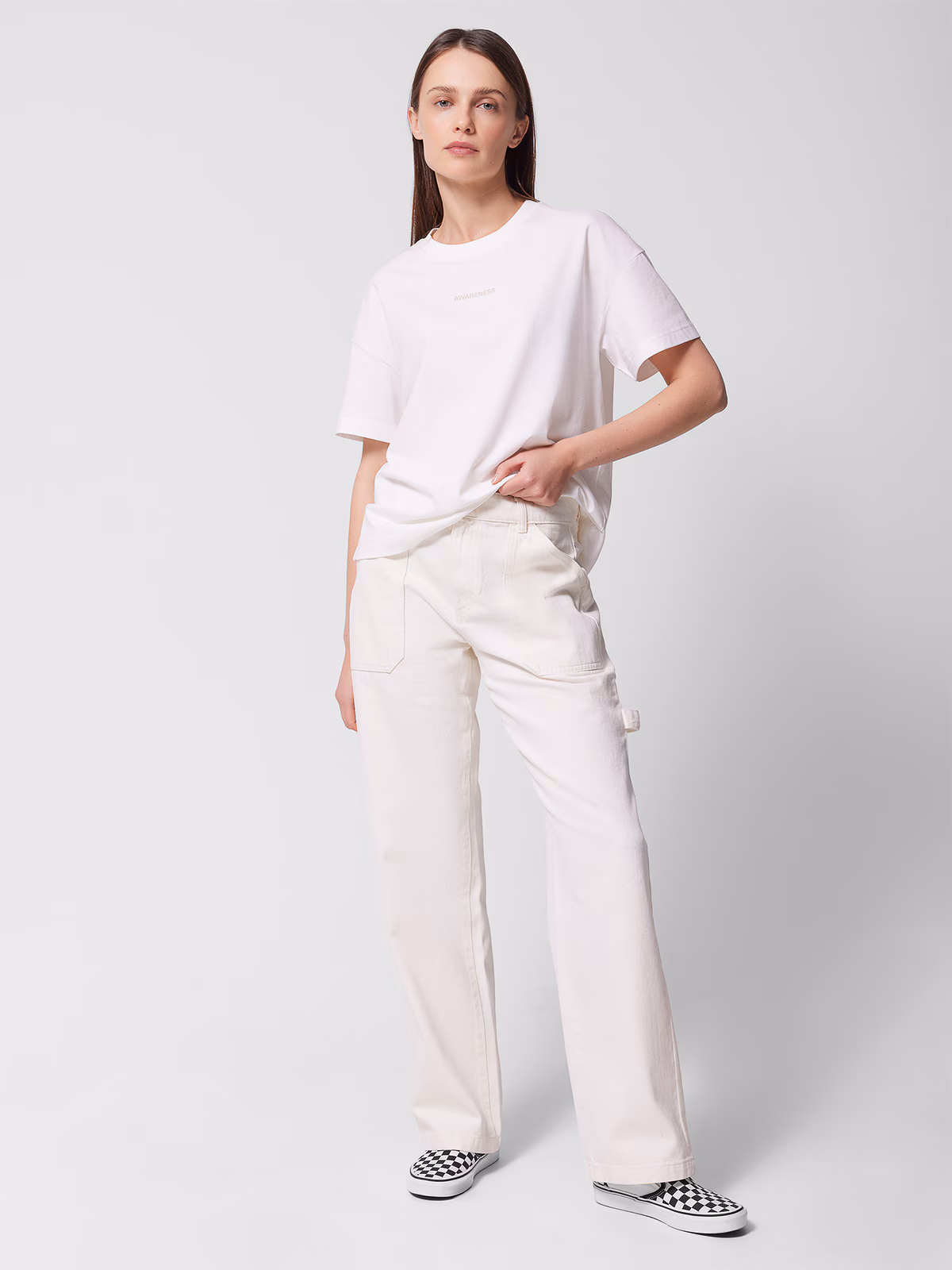 Jeansy straight z prostymi nogawkami damskie Outhorn - białe