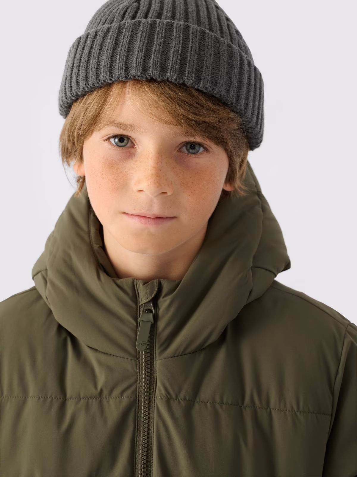 Płaszcz puchowy z wypełnieniem syntetycznym chłopięcy - khaki