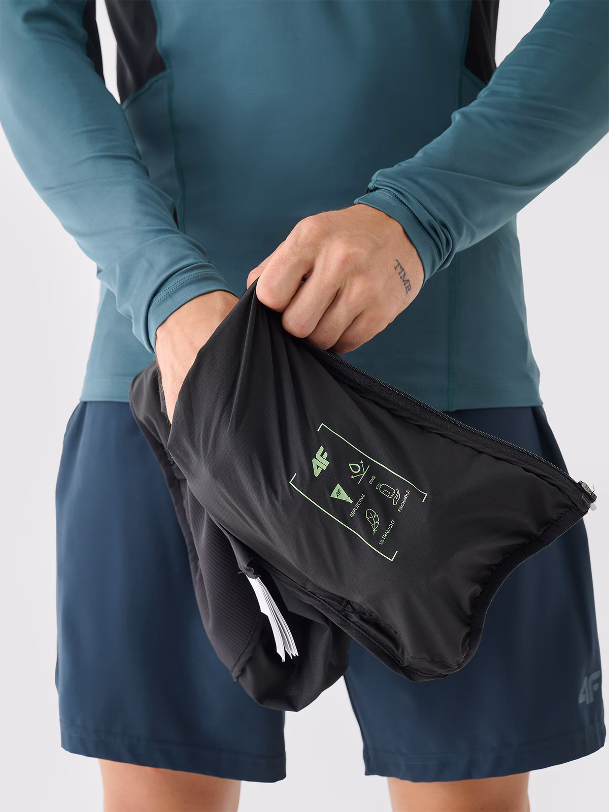 Bezrękawnik do biegania pikowany ze stójką męski - szary