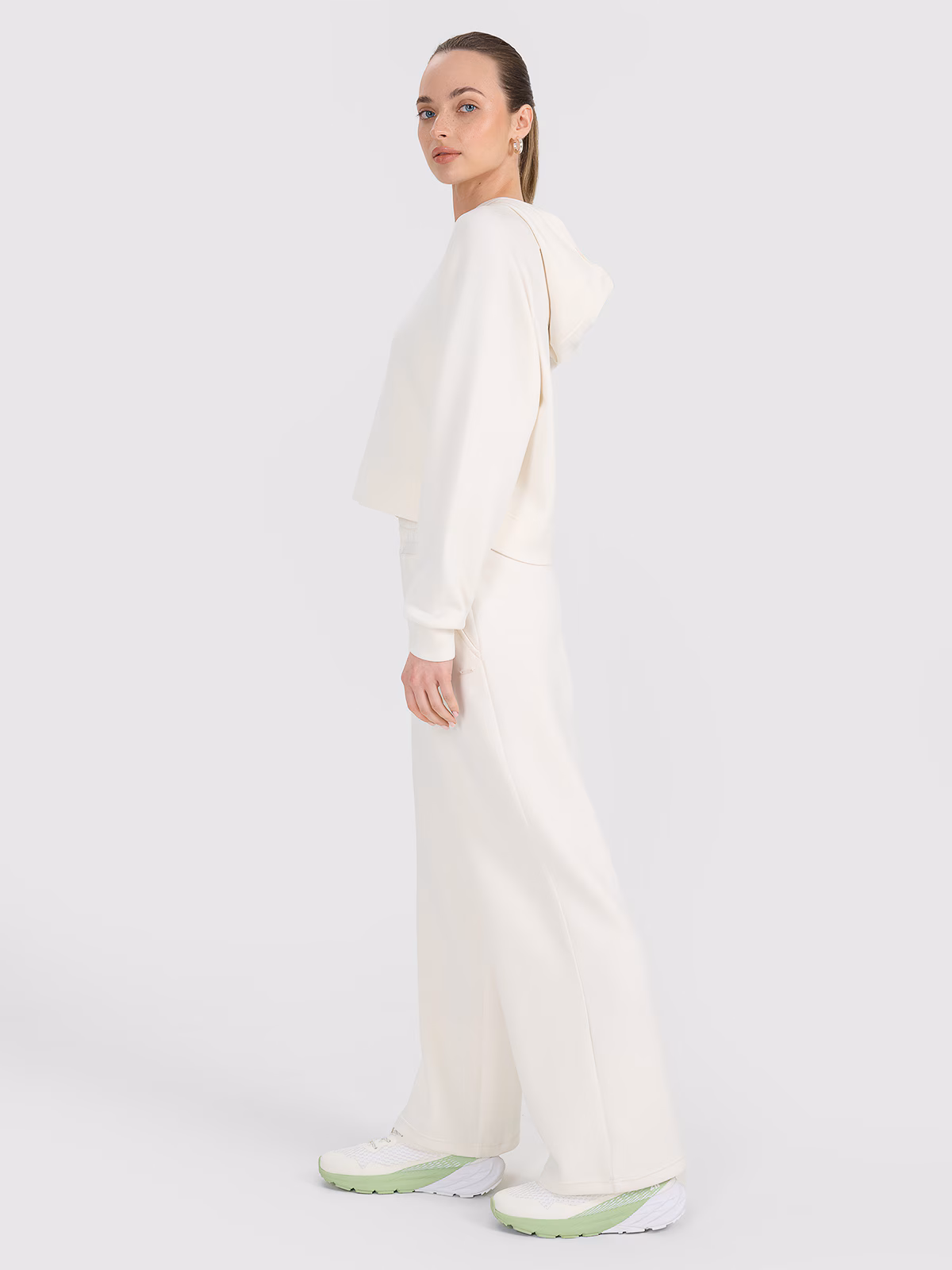 Spodnie dresowe z modalem z szerokimi nogawkami damskie - białe