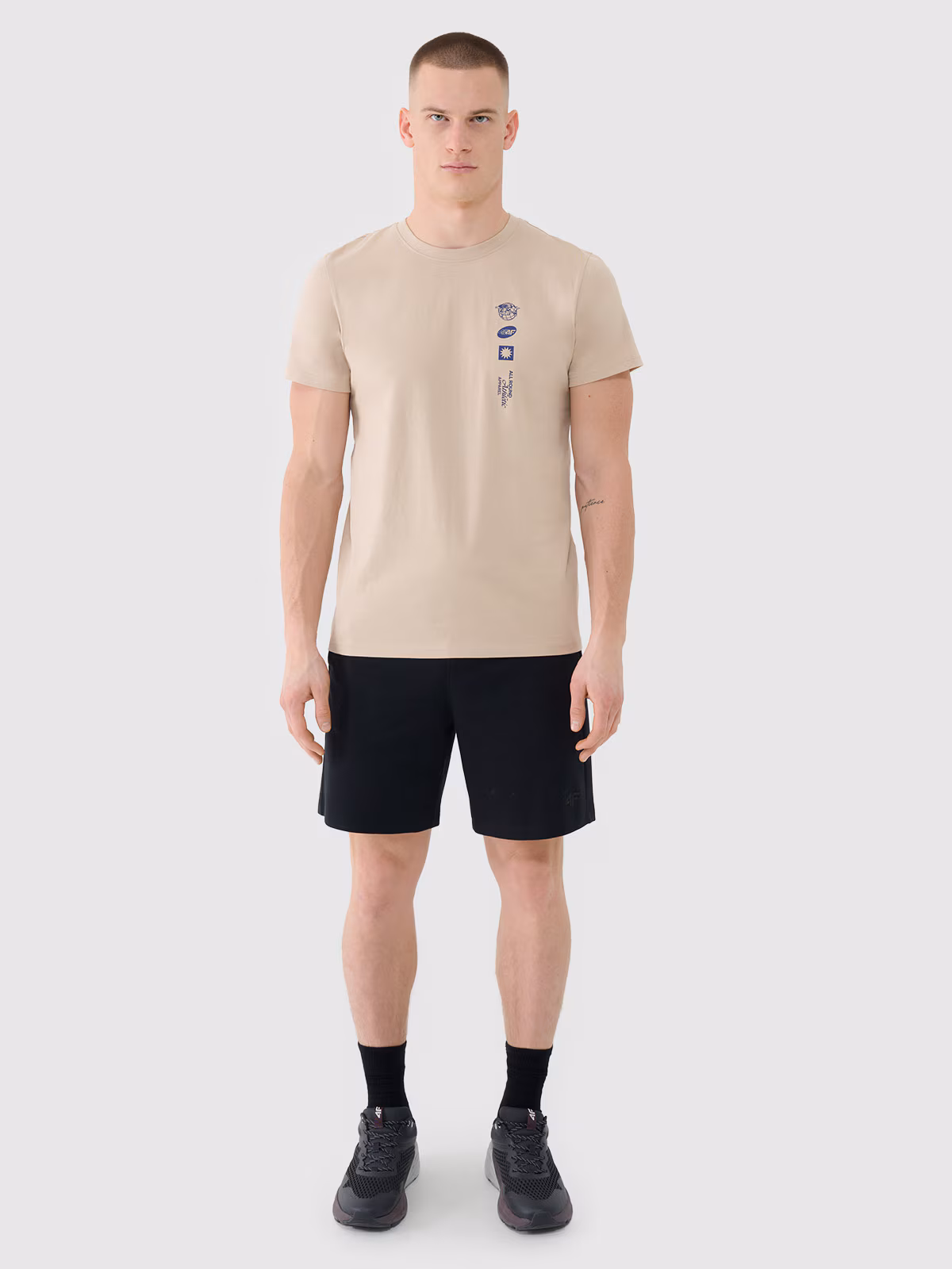 T-shirt regular z nadrukiem męski - beżowy