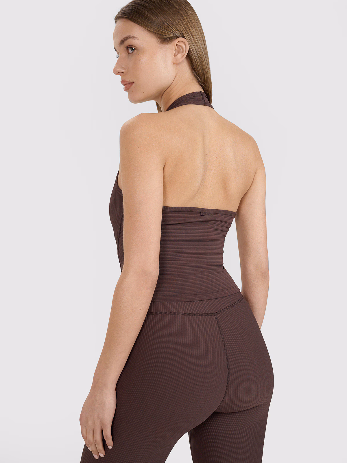 Crop top slim gładki damski 4F x Anna Lewandowska - brązowy