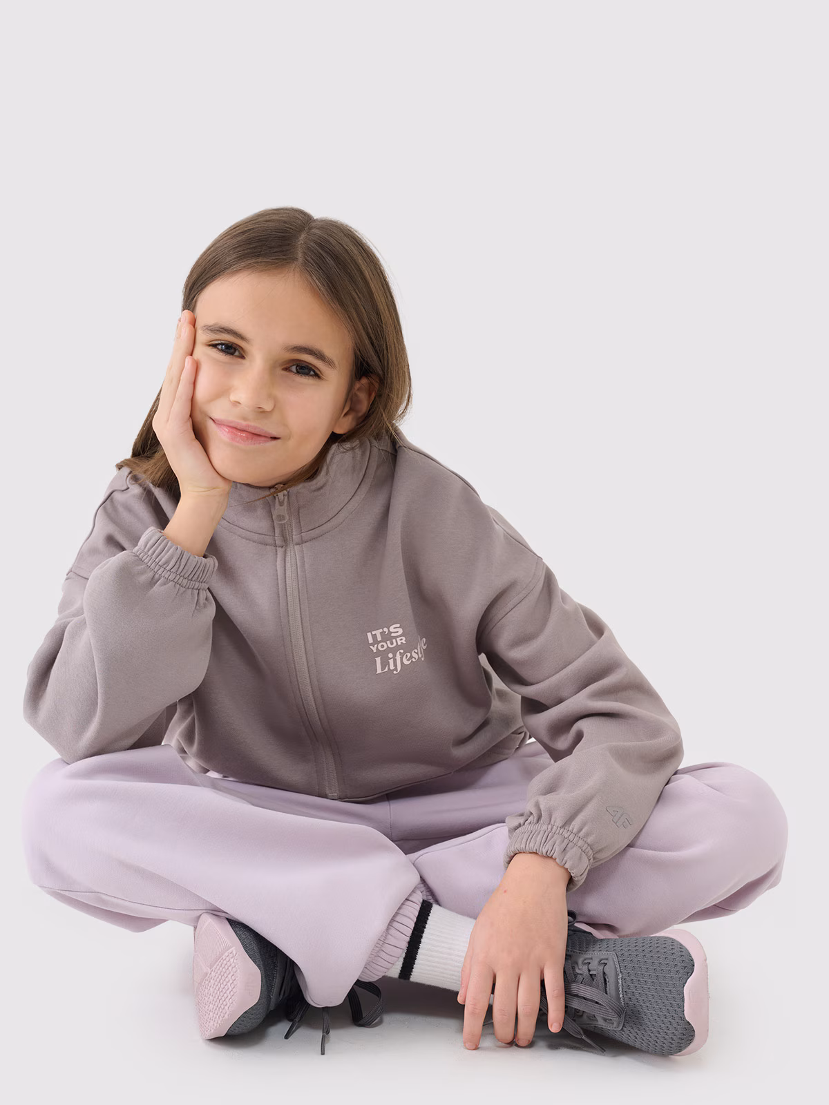 Bluza dresowa nierozpinana bez kaptura dziewczęca - beżowa