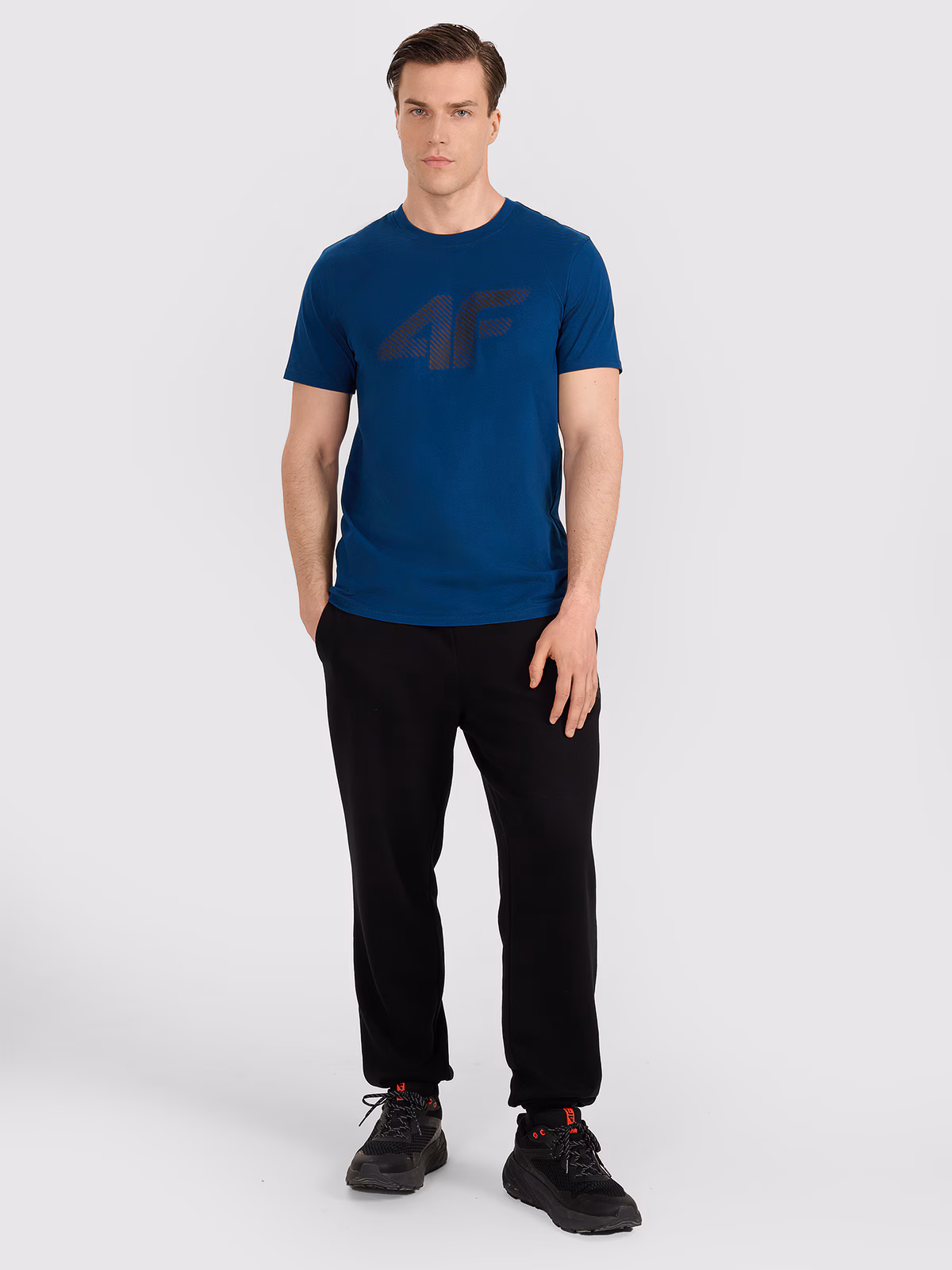 T-shirt regular z nadrukiem męski - granatowy