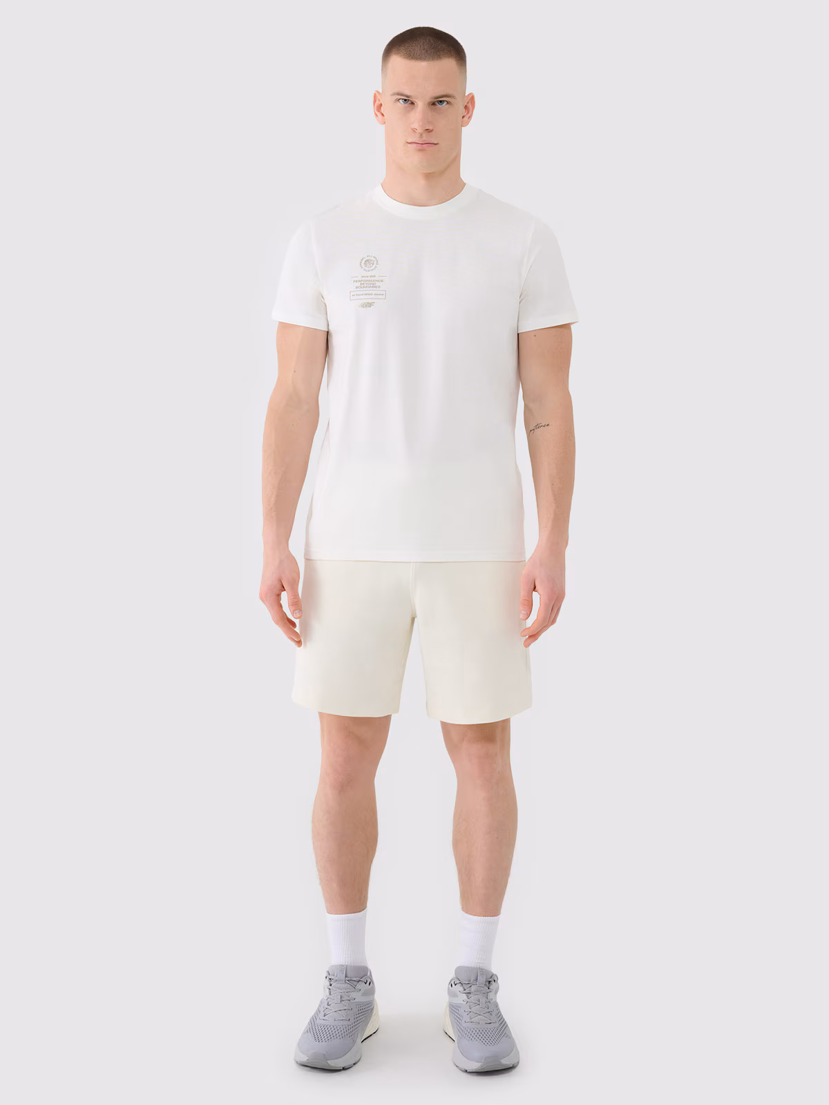 T-shirt regular z nadrukiem męski - beżowy