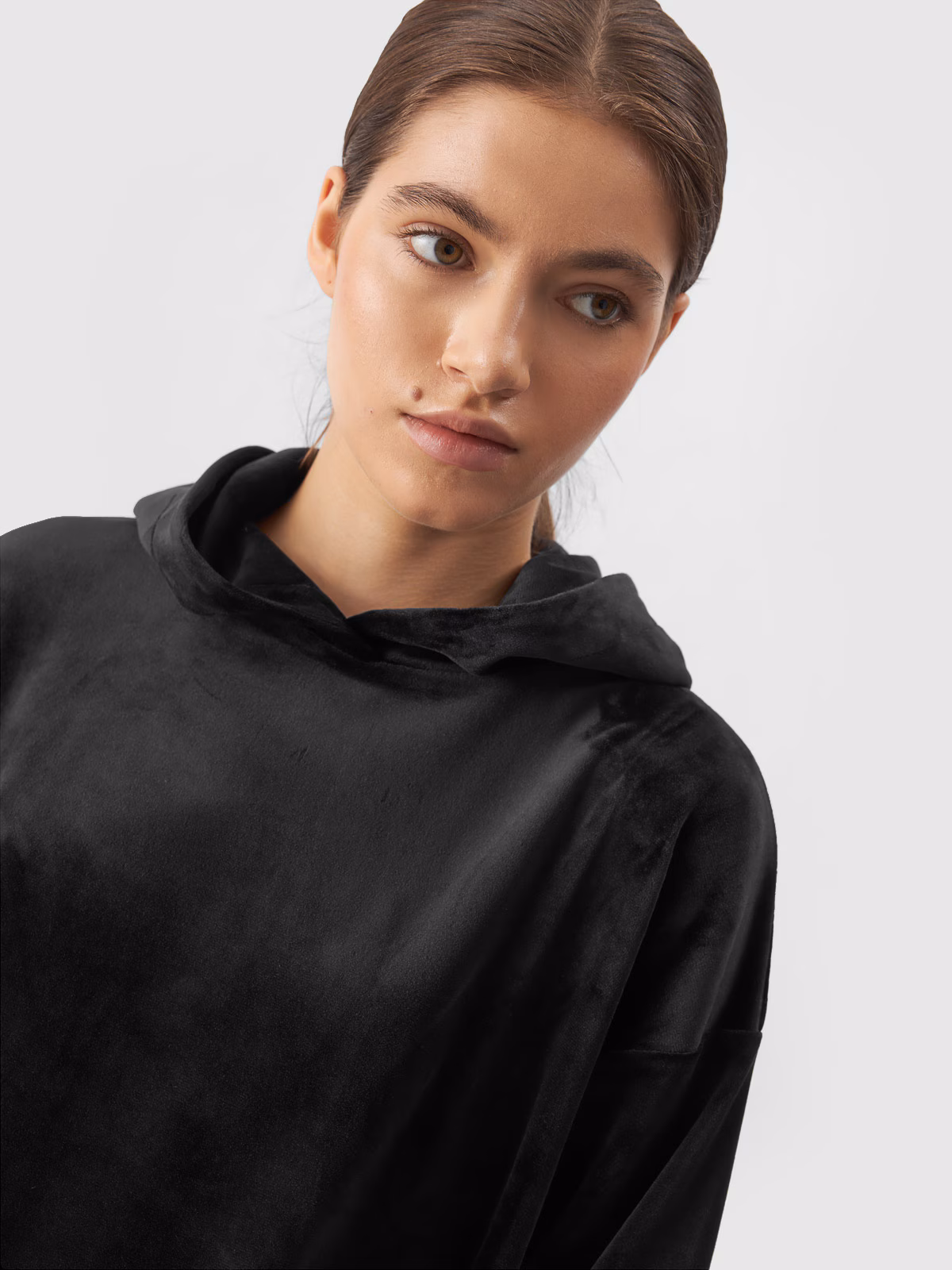 Bluza welurowa z materiału z recyklingu damska - czarna