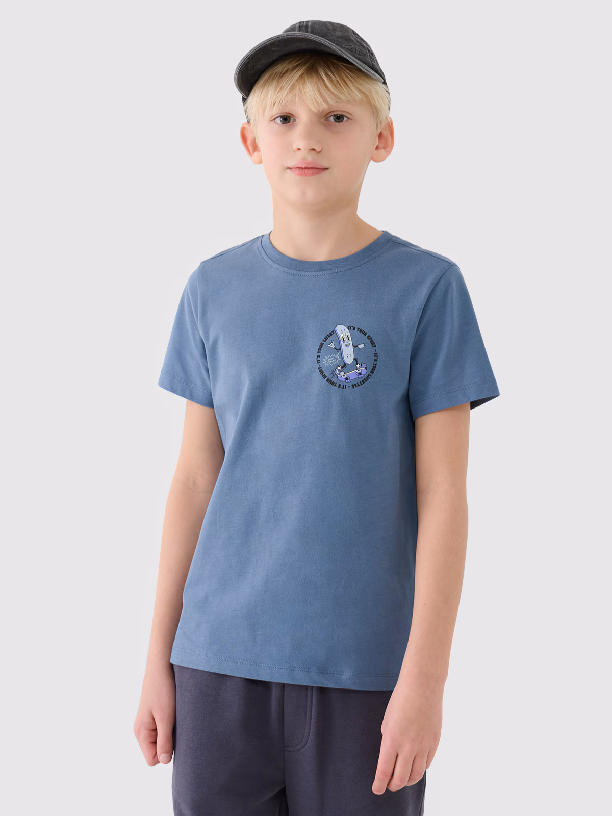 T-shirt regular z nadrukiem chłopięcy - czarny