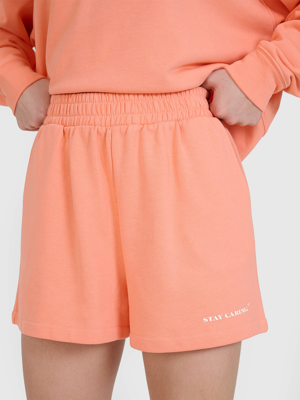 Spodenki dresowe damskie - łososiowe