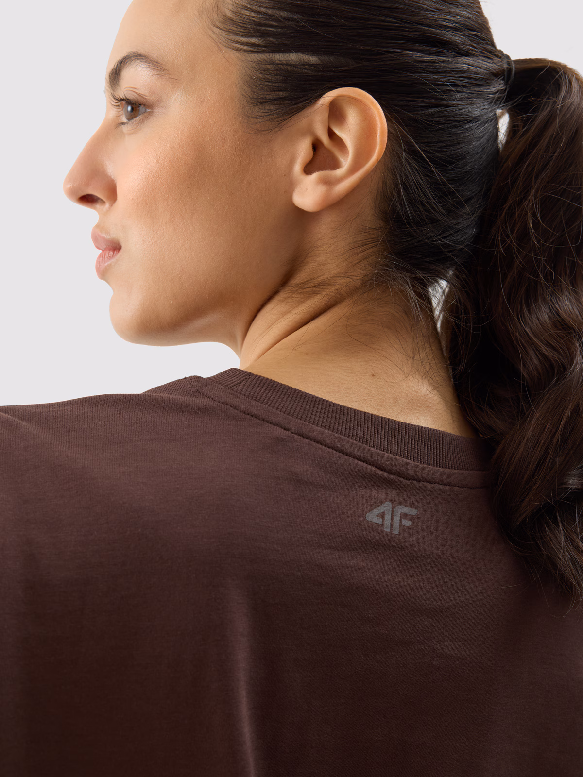 T-shirt regular z nadrukiem damski - beżowy