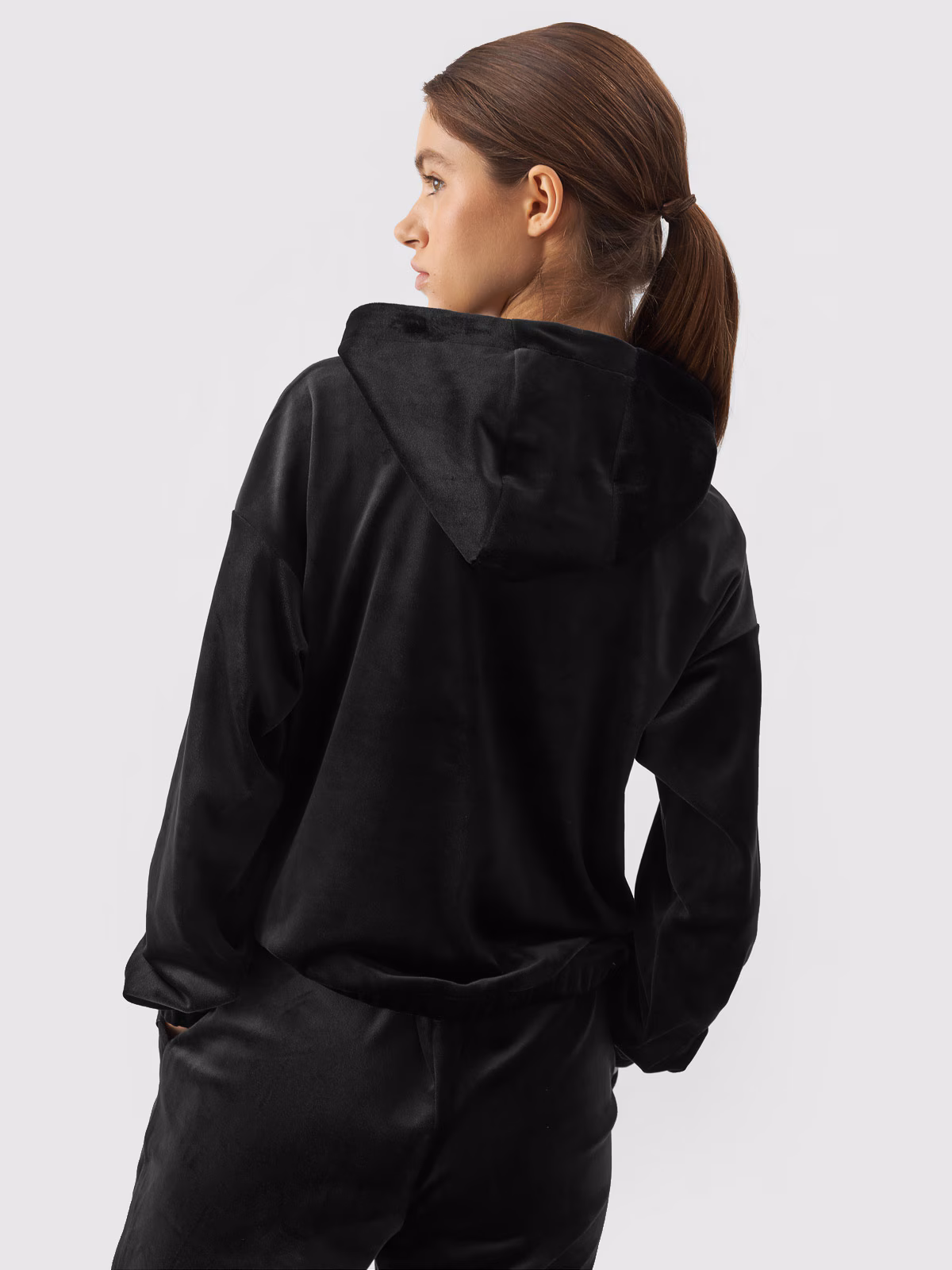 Bluza welurowa z materiału z recyklingu damska - czarna
