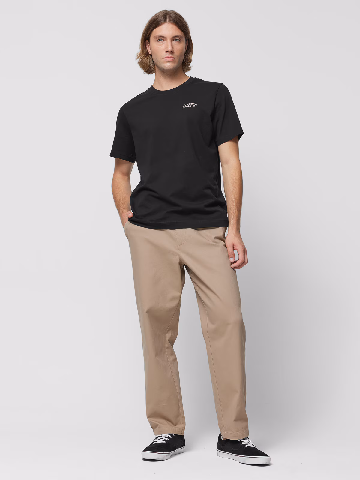 Spodnie tkaninowe o kroju carrot męskie Outhorn - beżowe