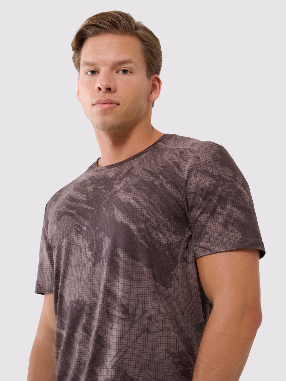 Koszulka treningowa regular szybkoschnąca męska - brązowa