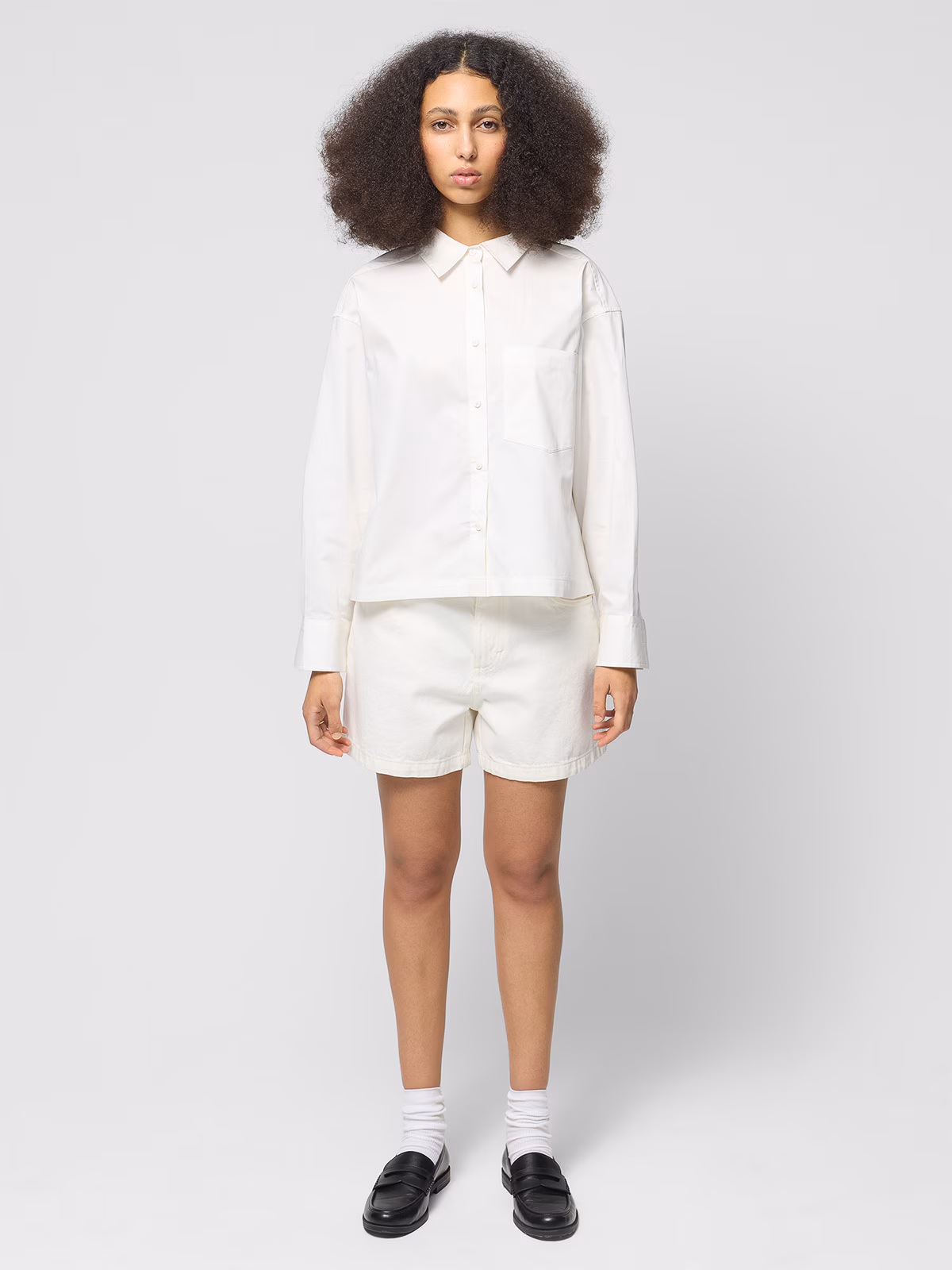 Spodenki jeansowe comfort damskie Outhorn - złamana biel