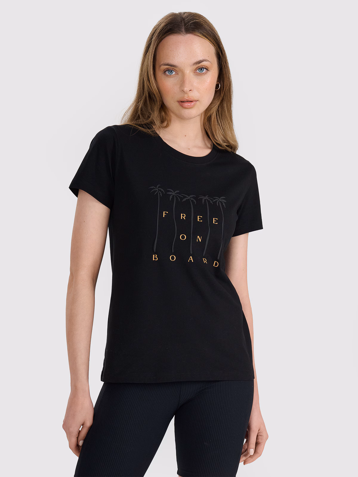 T-shirt regular z nadrukiem damski - beżowy