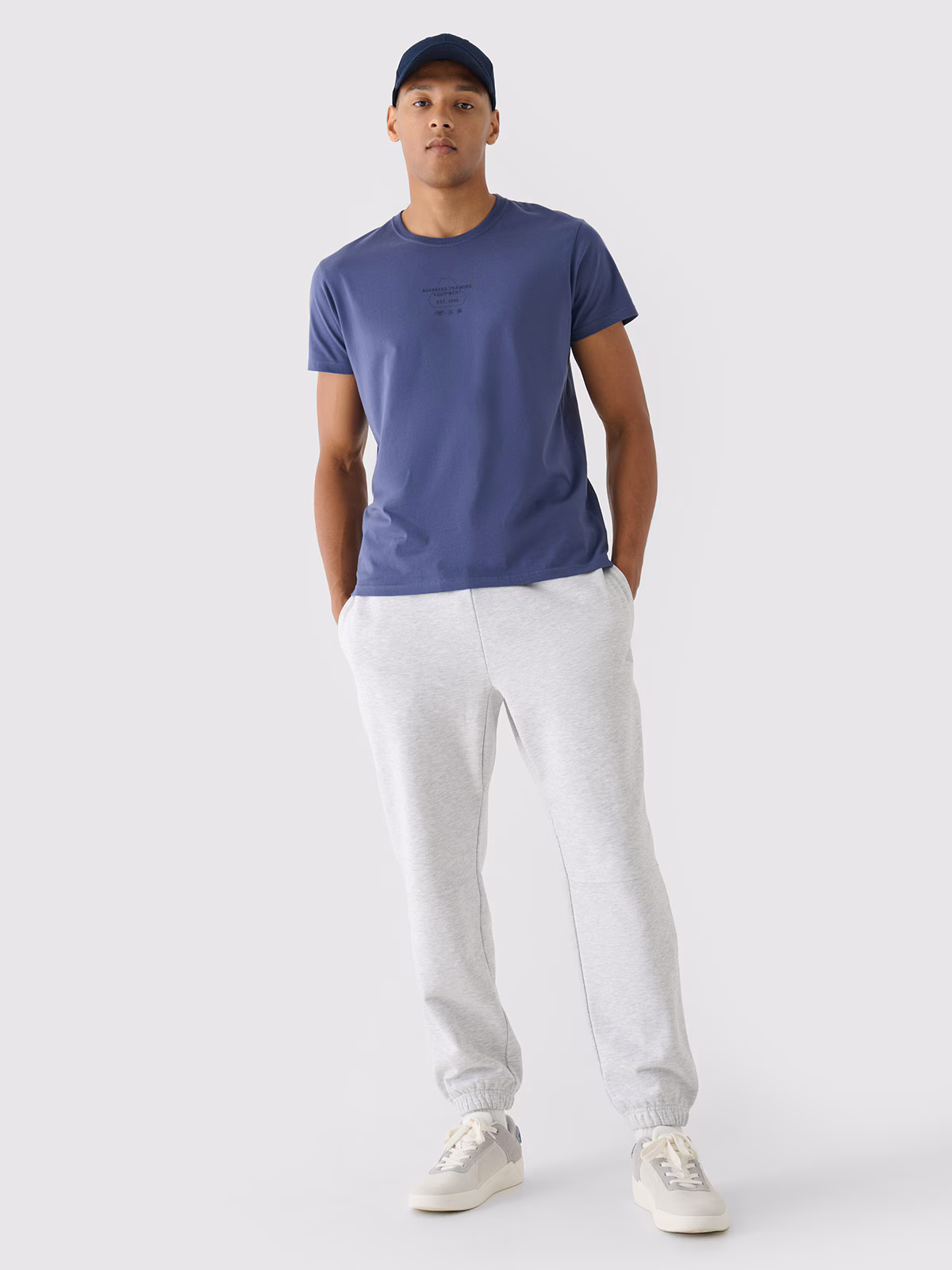 T-shirt regular z nadrukiem męski - granatowy