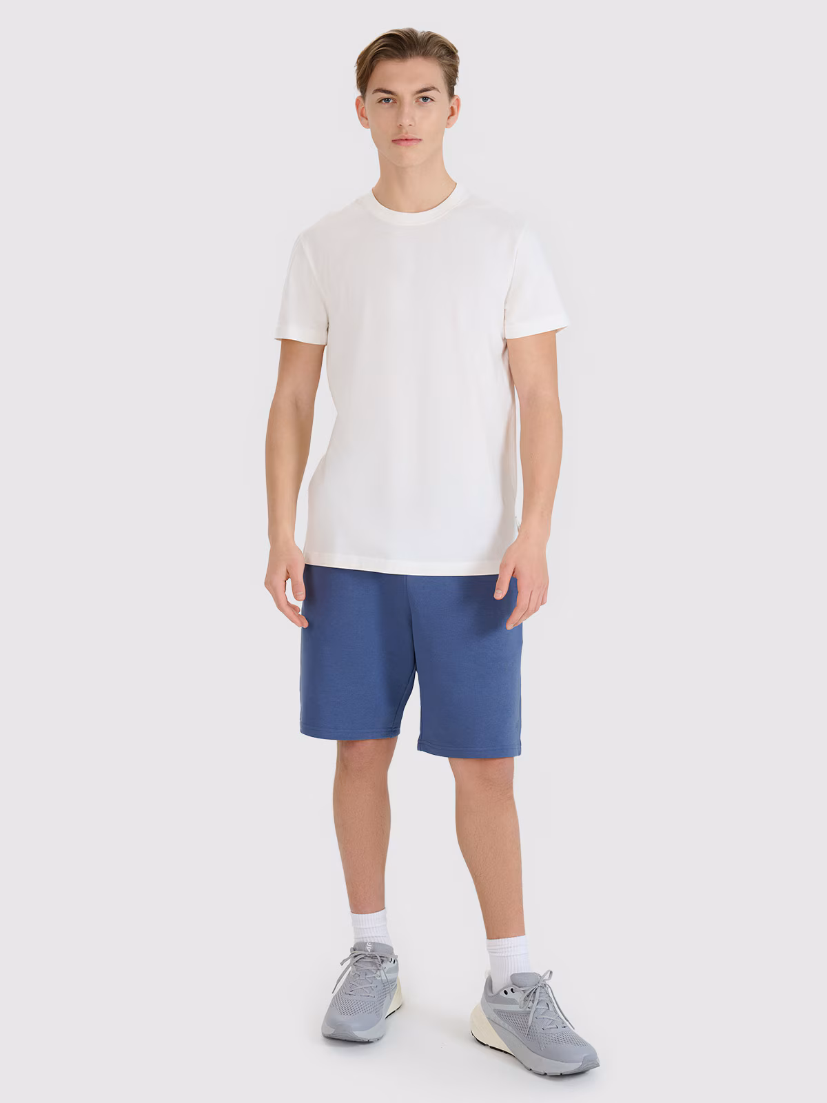 T-shirt regular z nadrukiem męski - beżowy