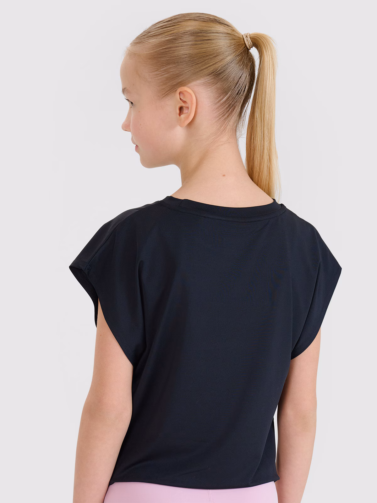 Crop-top sportowy regular z nadrukiem dziewczęcy - czarny