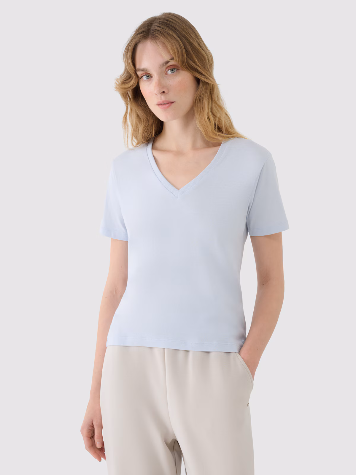 T-shirt oversize z modalem damski - biały