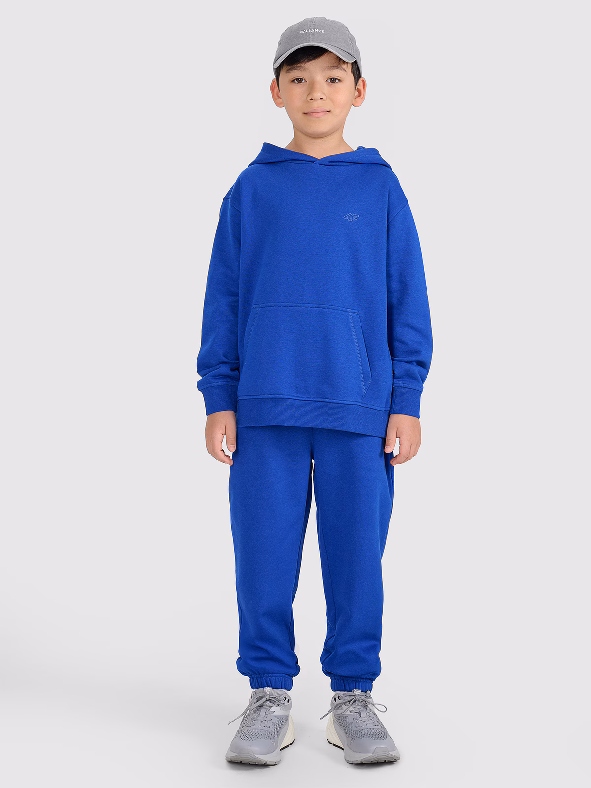 Bluza dresowa nierozpinana z kapturem chłopięca - niebieska