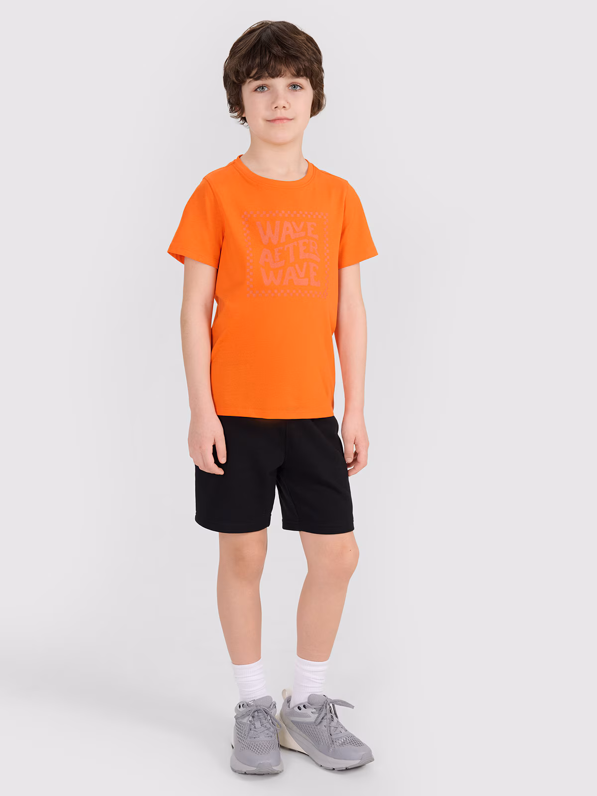 T-shirt regular z nadrukiem chłopięcy - pomarańczowy