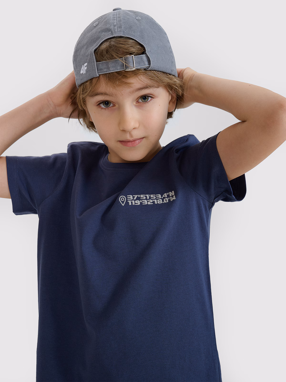 T-shirt regular z nadrukiem chłopięcy - szary