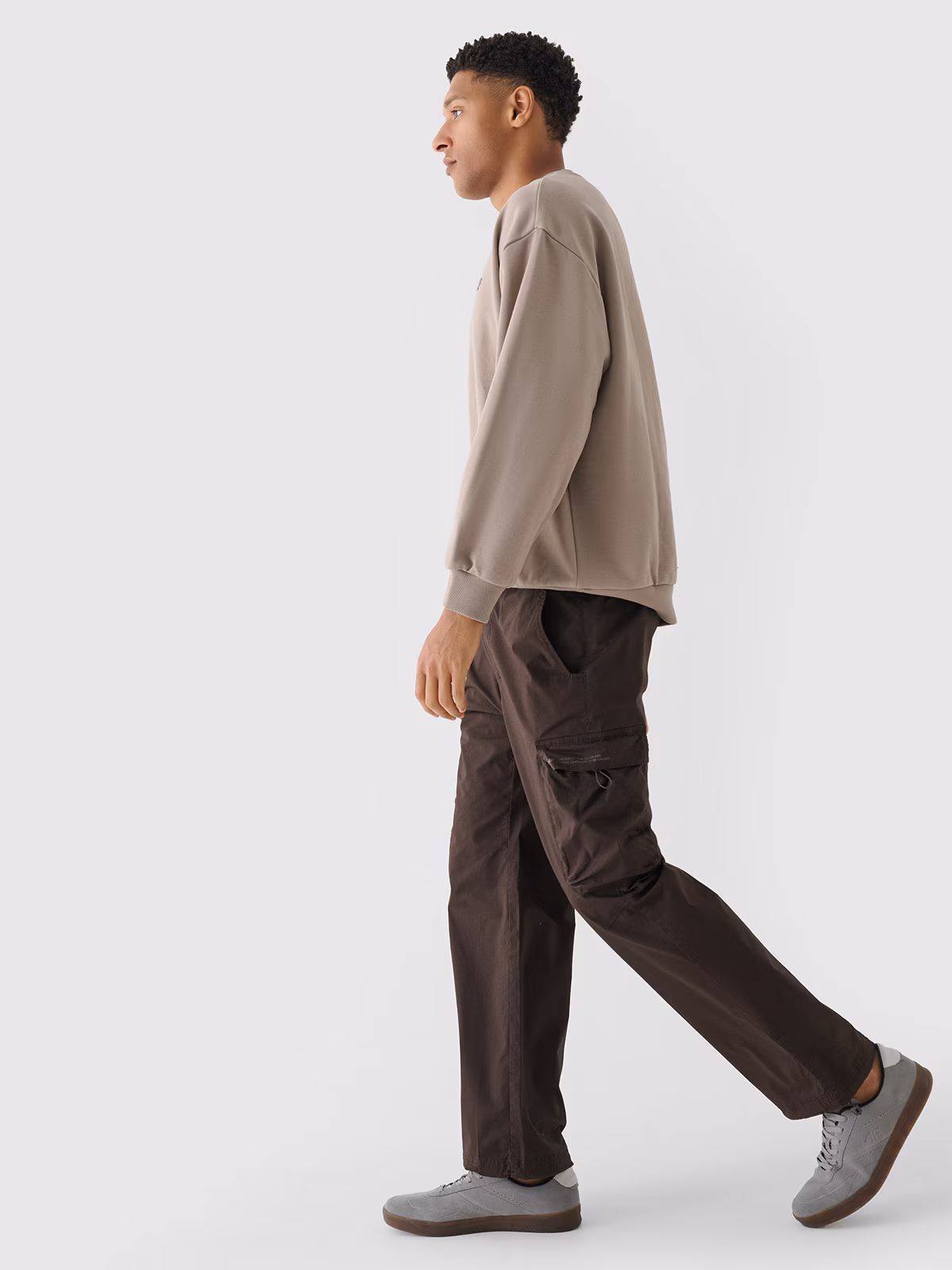 Spodnie casual parachute cargo męskie - brązowe