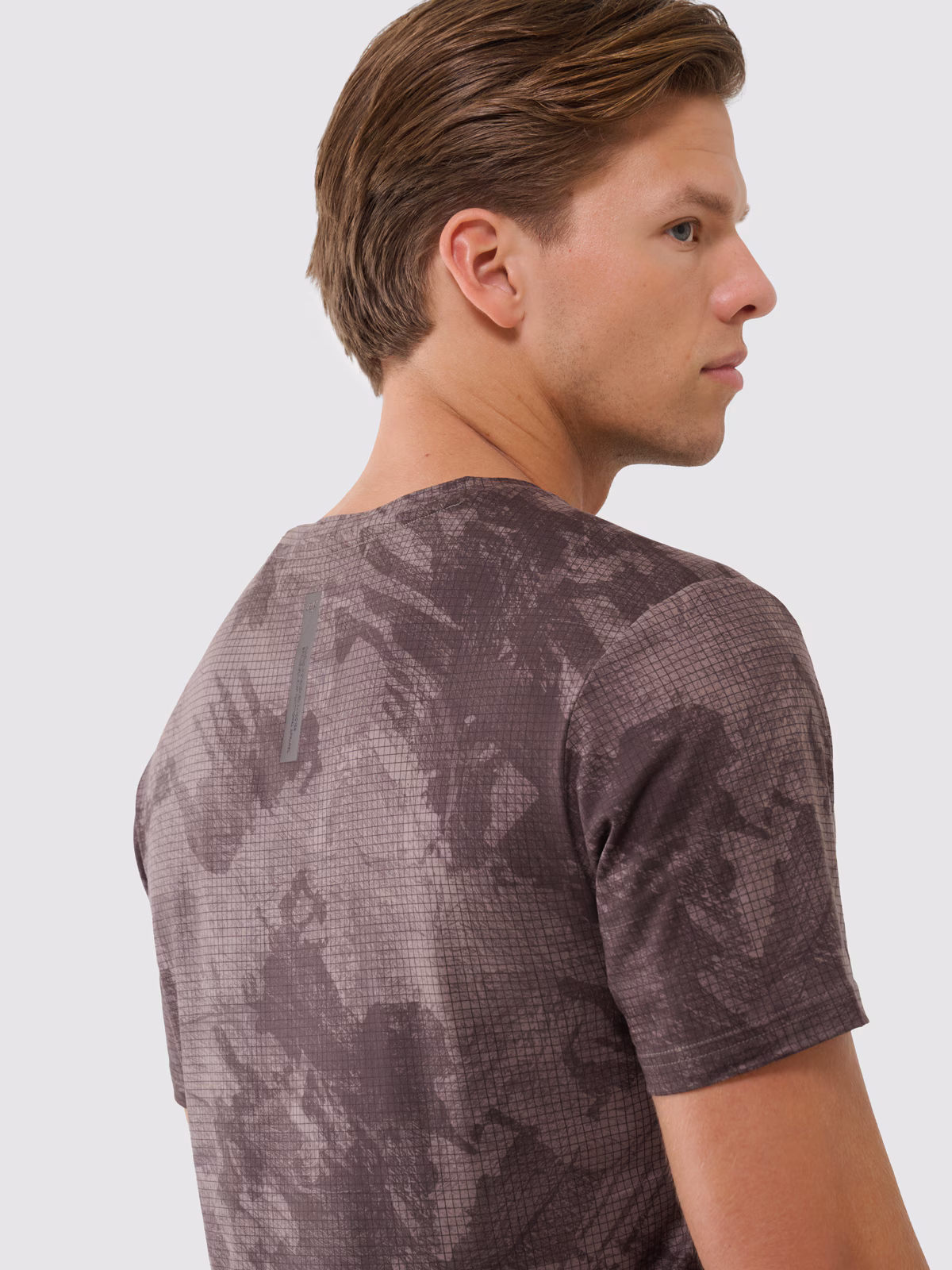 Koszulka treningowa regular szybkoschnąca męska - brązowa