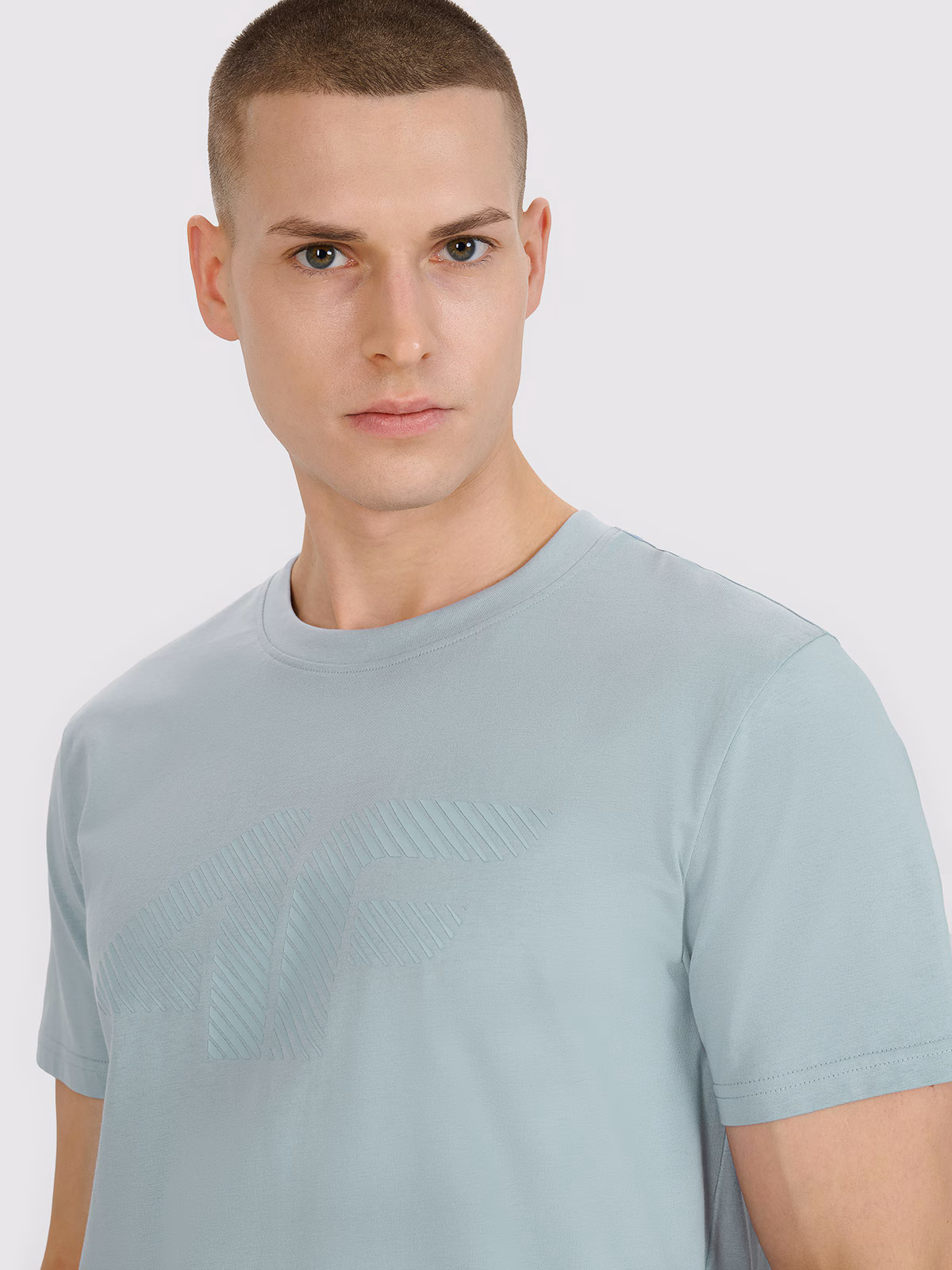 T-shirt regular z nadrukiem męski - niebieski