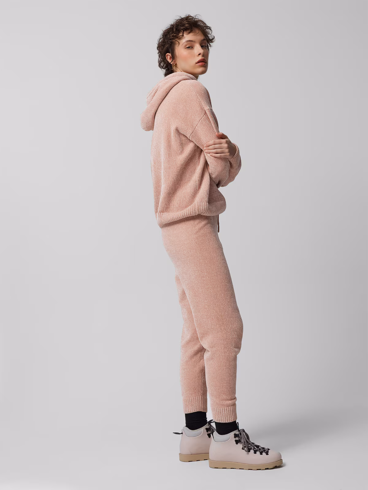 Spodnie z dzianiny szenilowej damskie Outhorn - różowe