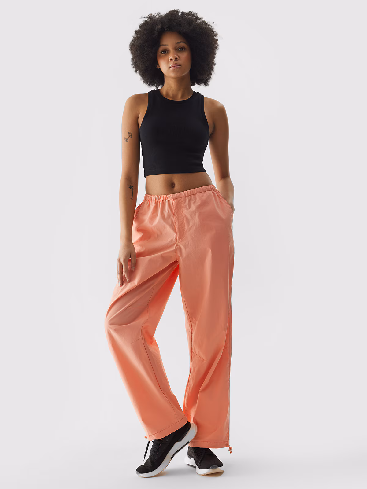 Spodnie casual baggy parachute damskie - łososiowy