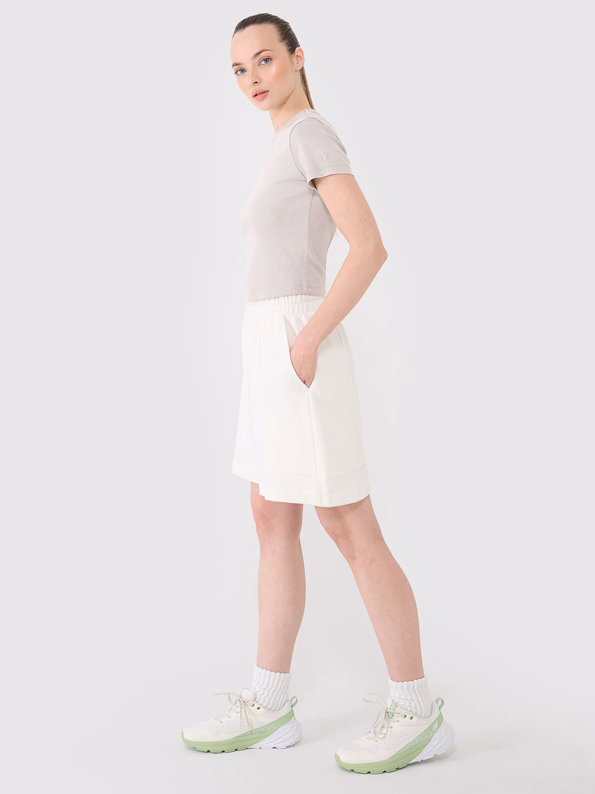 Spodenki dresowe damskie - czarne