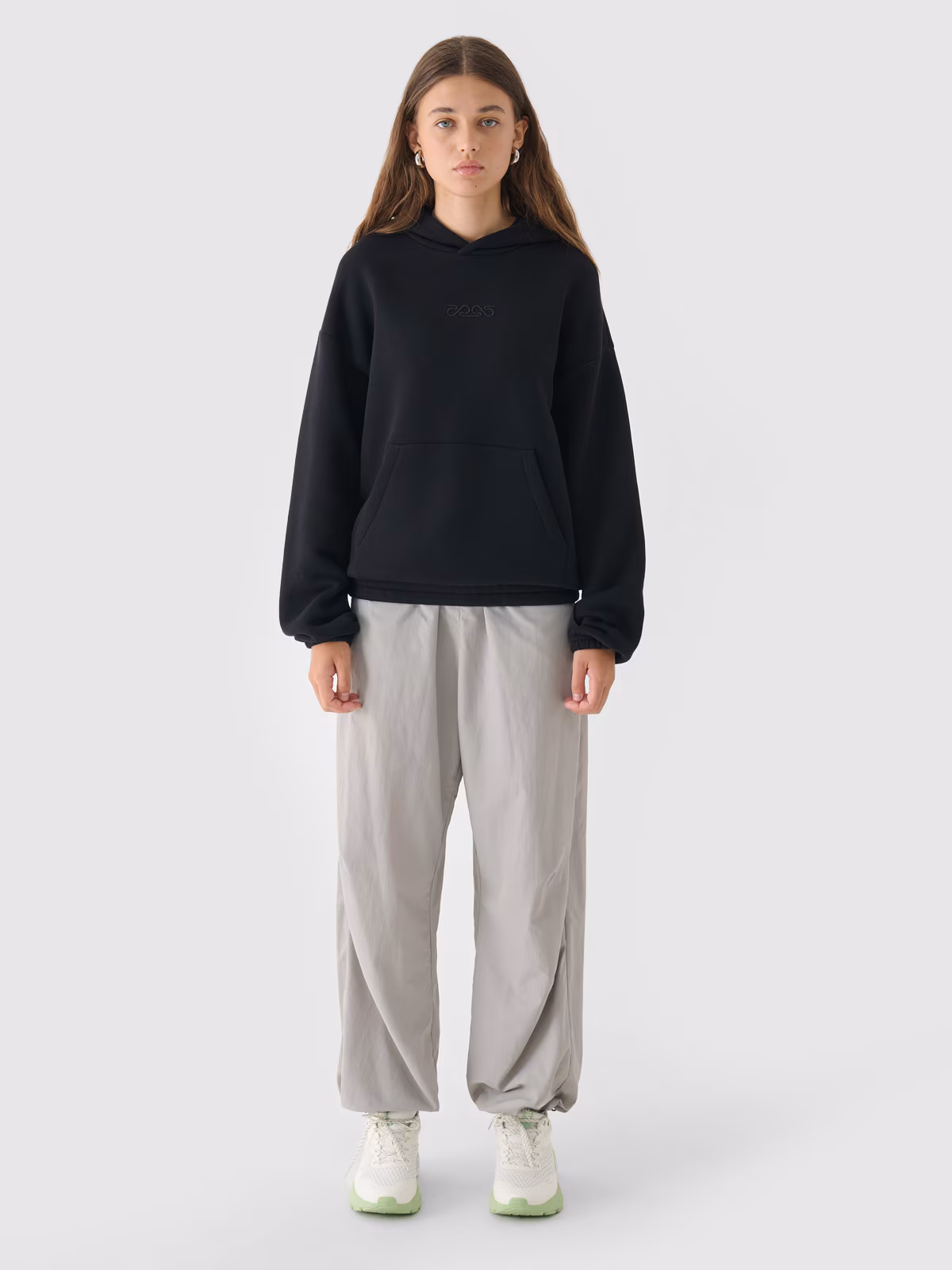 Bluza dresowa nierozpinana z kapturem damska Outhorn - różowa