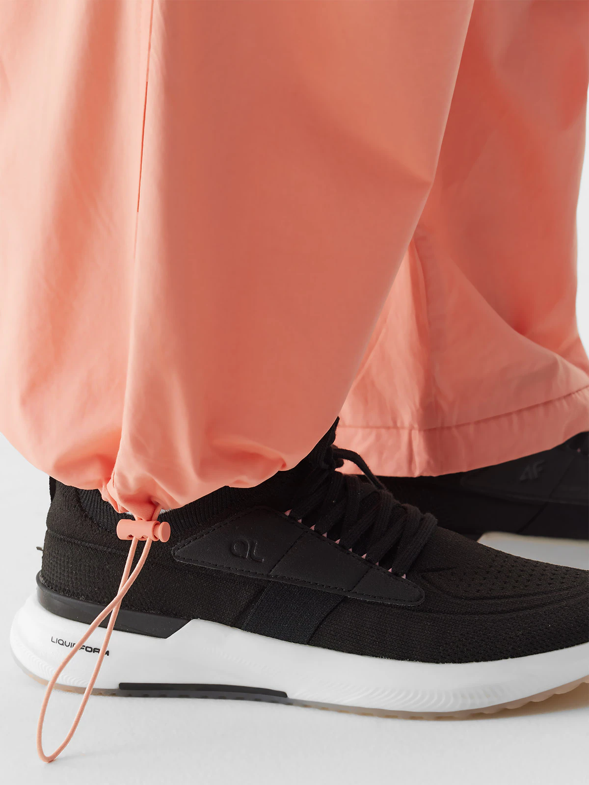 Spodnie casual baggy parachute damskie - łososiowy