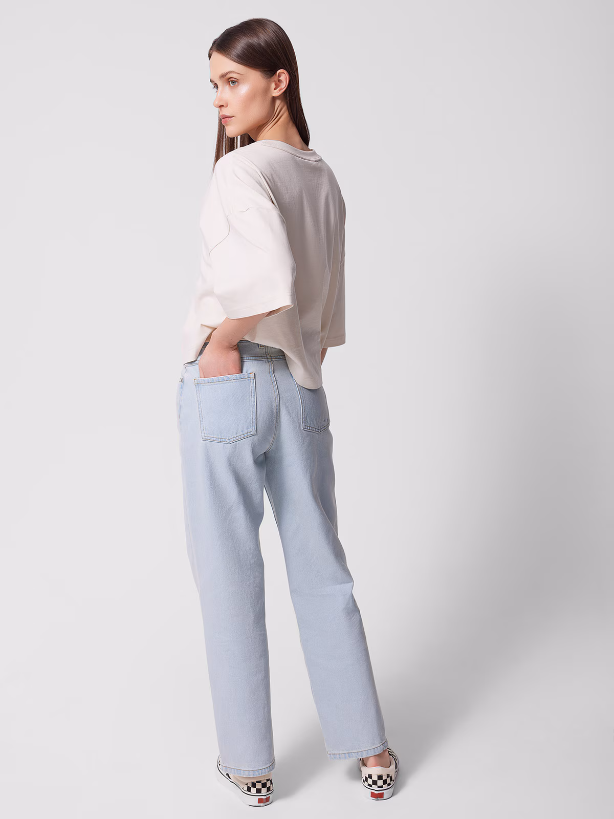 Jeansy straight z prostymi nogawkami damskie Outhorn - niebieskie