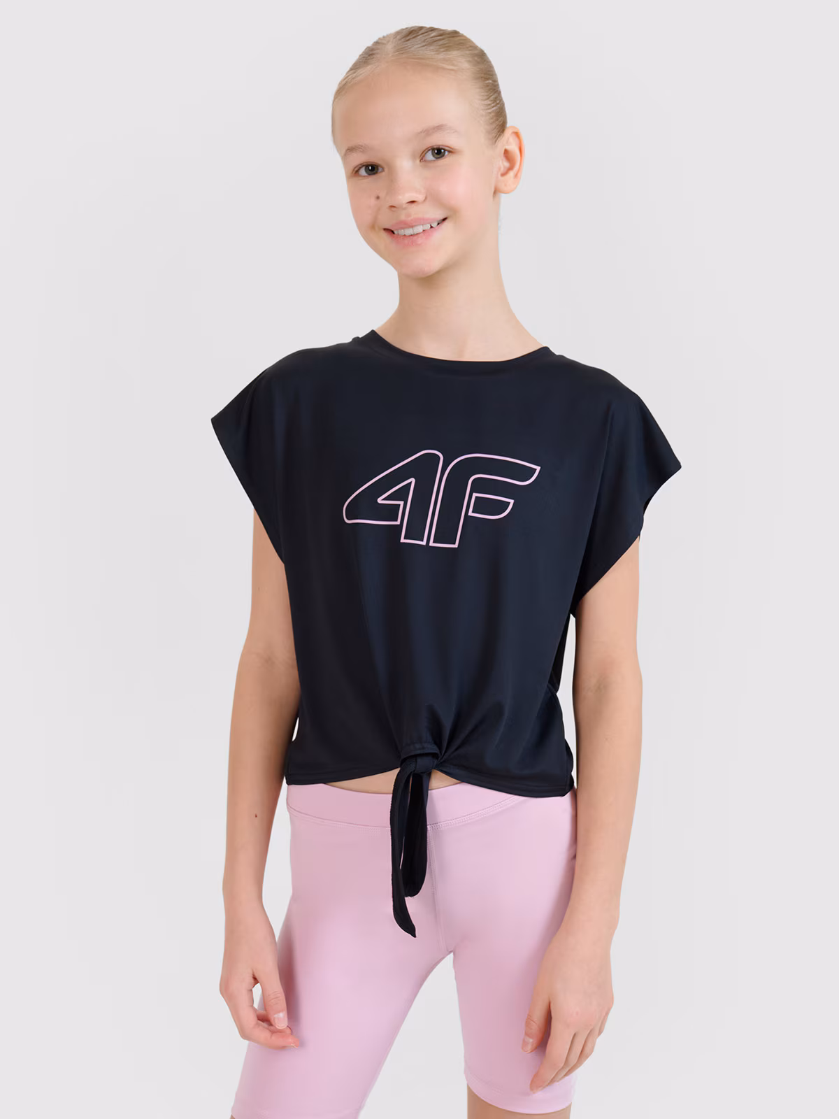 Crop-top sportowy regular z nadrukiem dziewczęcy - czarny