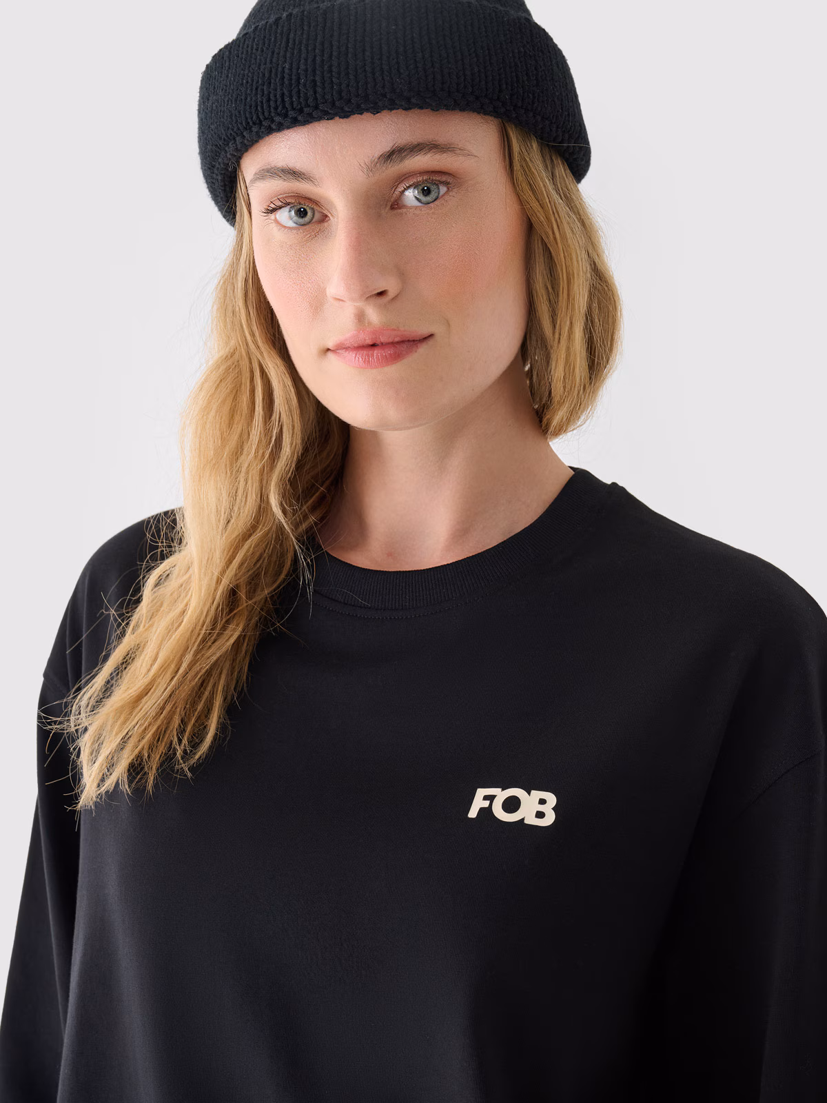 Longsleeve regular z nadrukiem damski - czarny