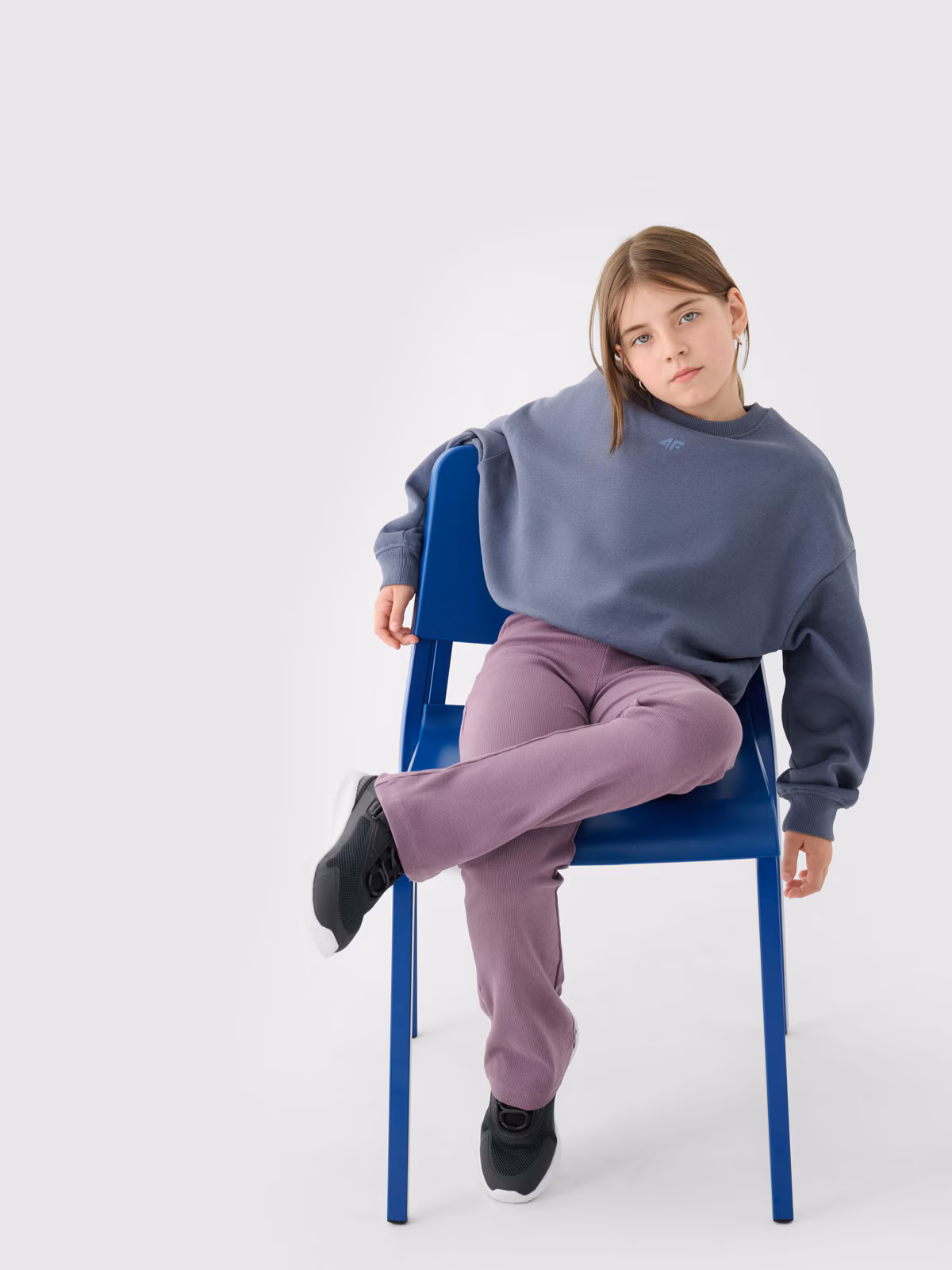 Bluza dresowa nierozpinana bez kaptura dziewczęca - niebieska