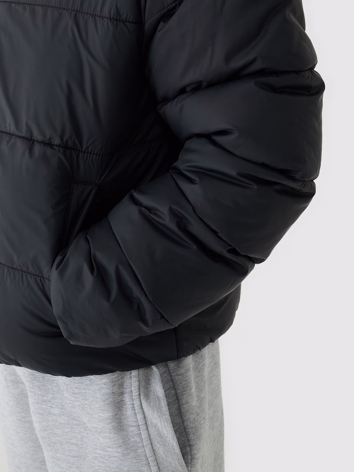 Kurtka puchowa z wypełnieniem syntetycznym dziecięca - czarna