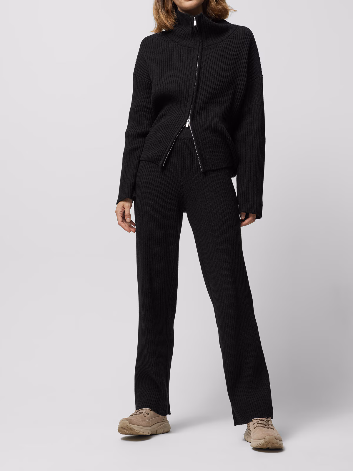 Spodnie casual dzianinowe w prążki damskie Outhorn - czarne